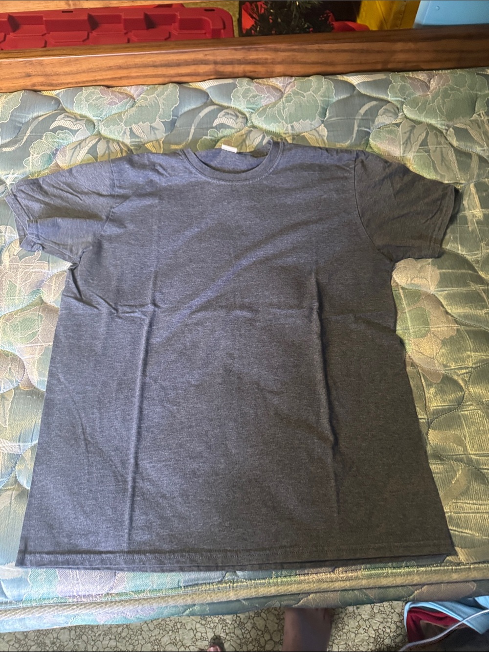 Gildan Men's Heather Navy Short Sleeve Crew Neck T‑Shirt